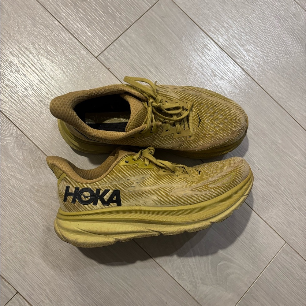 Golden Lichen Hoka Clifton 9s